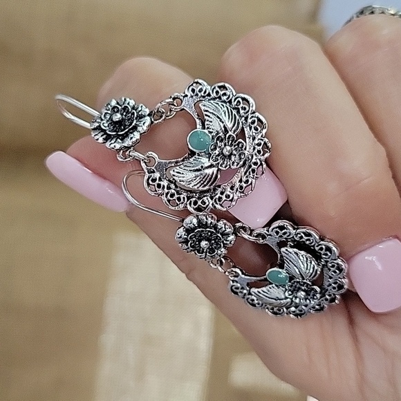 Jewelry - Feathers & Flowers Hinge Drop Earrings